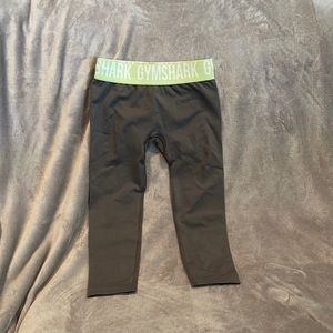 GYMSHARK grey workout capris SIZE XS